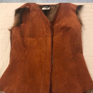 Stylish Suede Vest with fur lining - Great for Fall & Winter!